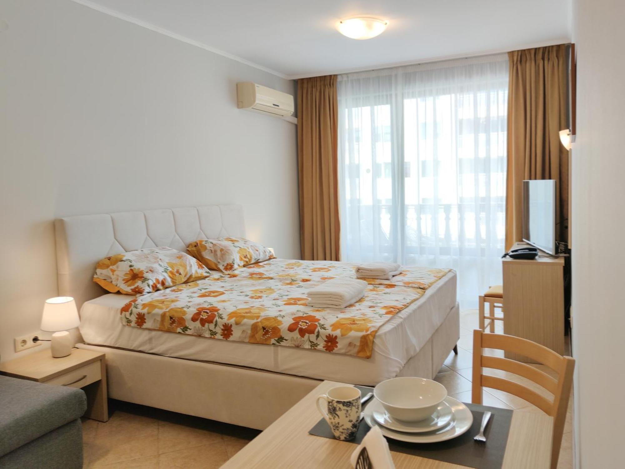 Royal Sun Holiday Apartments ซันนีบีช ภายนอก รูปภาพ