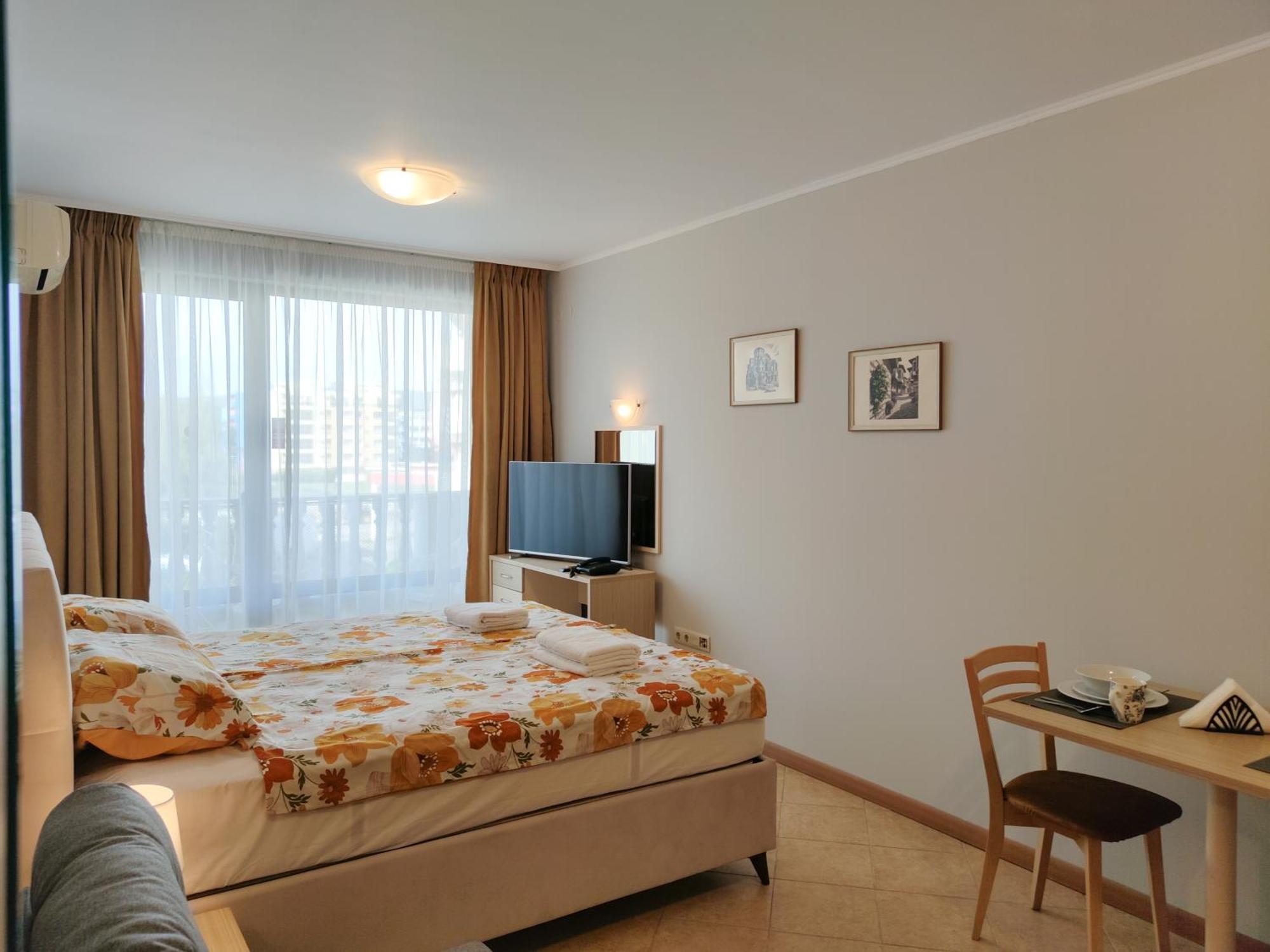 Royal Sun Holiday Apartments ซันนีบีช ภายนอก รูปภาพ